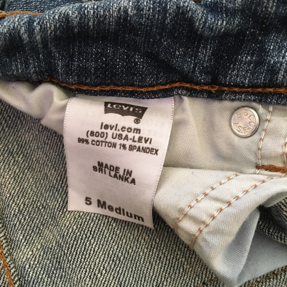 LEVI’S Straight Leg Medium Wash Jeans - Picture 3 of 3